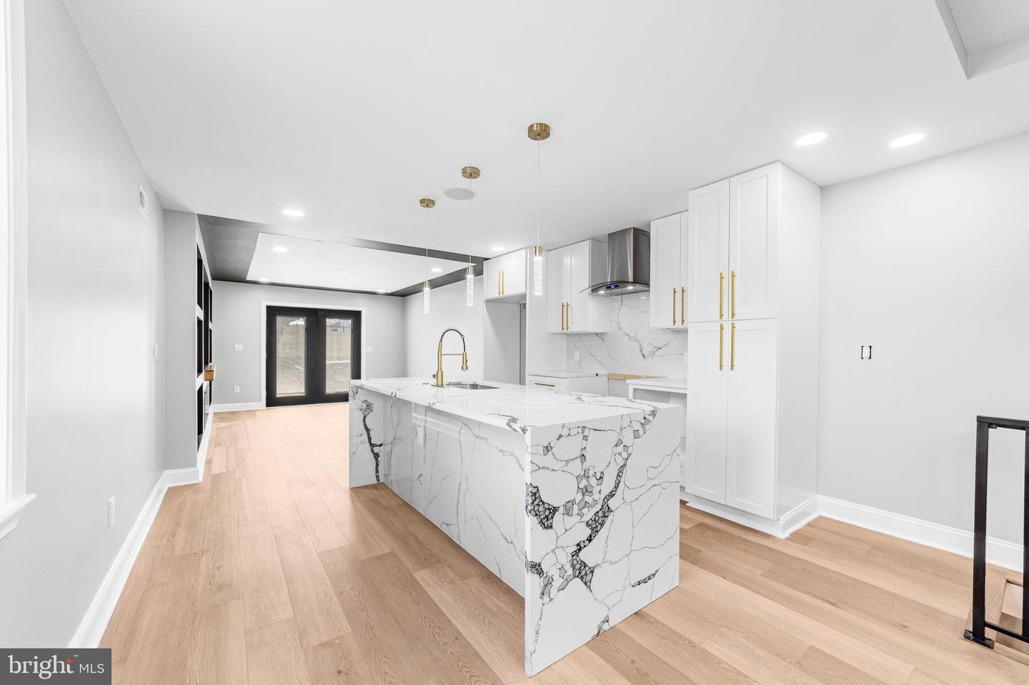 4575 Worth St Property Photo 11