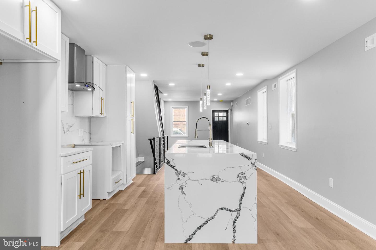 4575 Worth St Property Photo 12