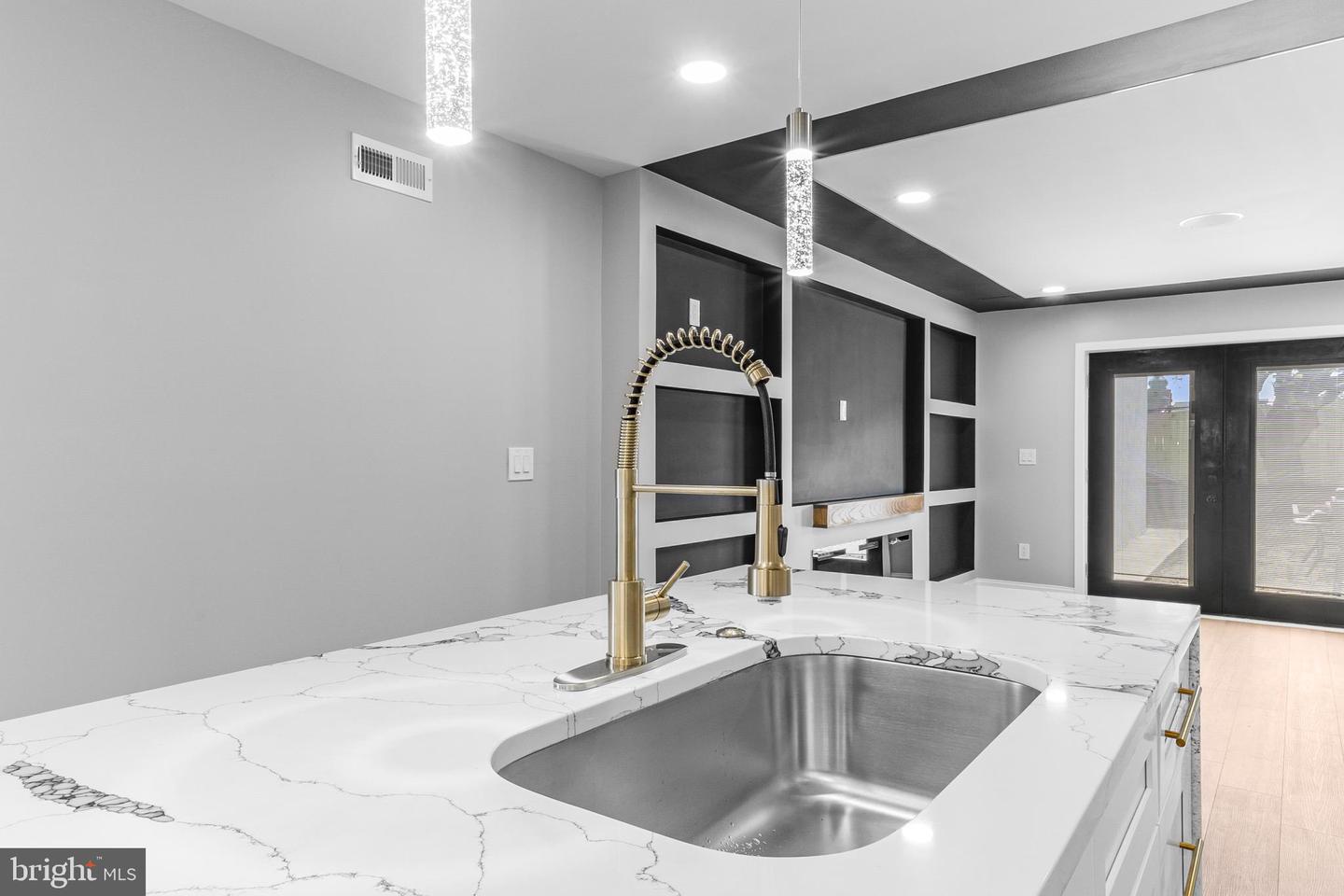 4575 Worth St Property Photo 13
