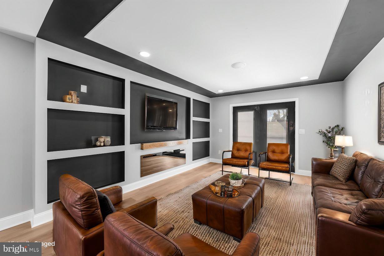 4575 Worth St Property Photo 14