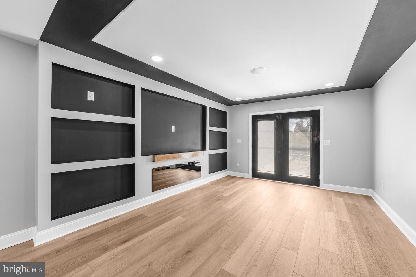 4575 Worth St Property Photo 15