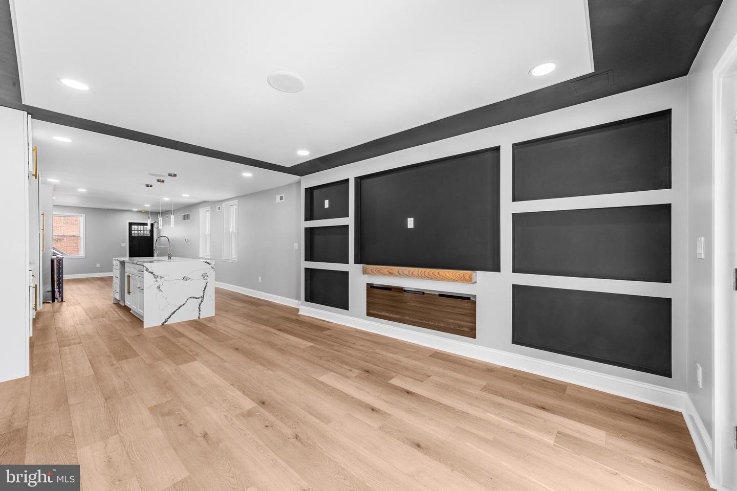 4575 Worth St Property Photo 17
