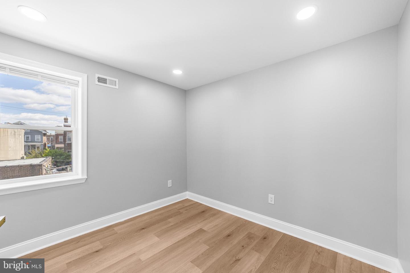 4575 Worth St Property Photo 27