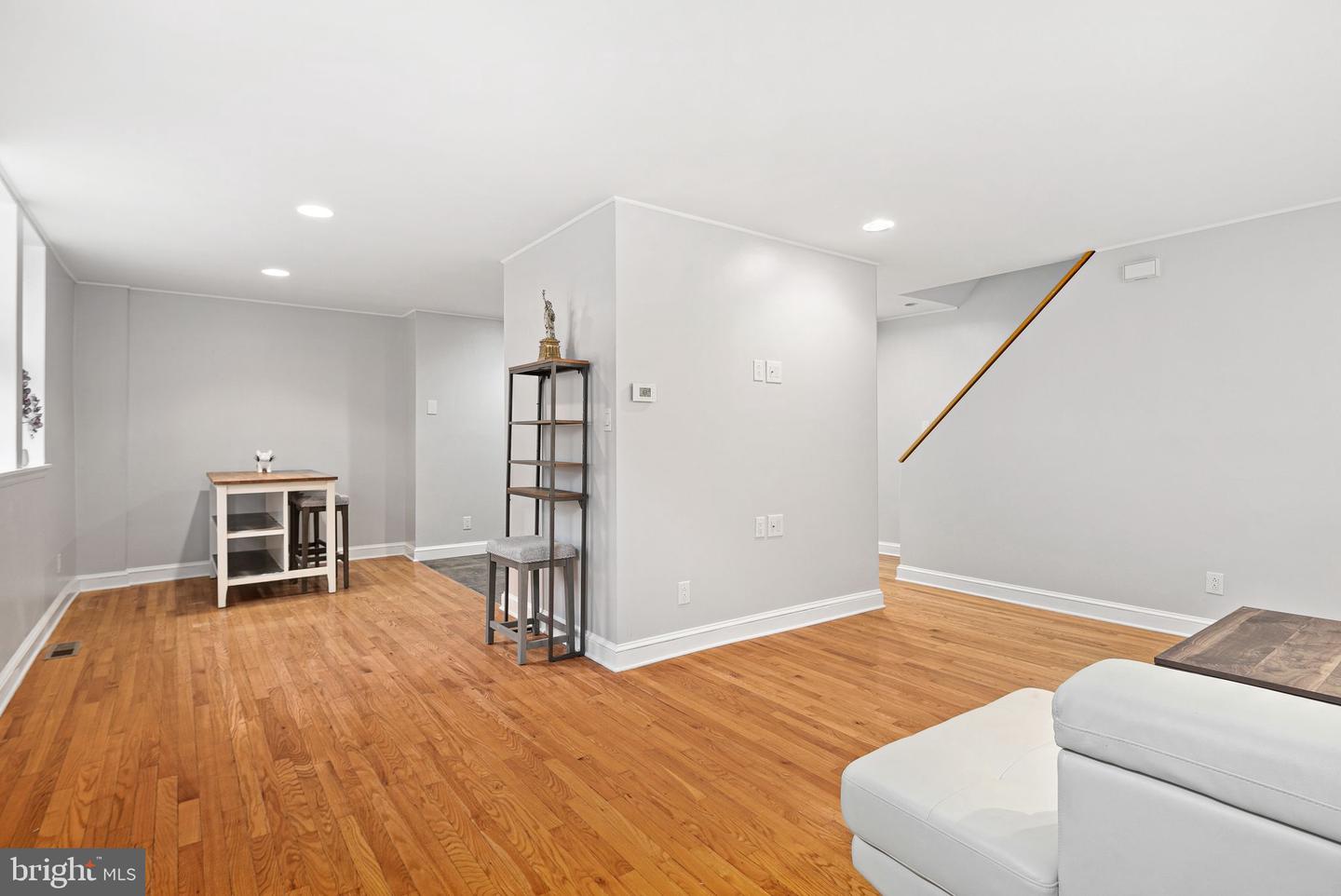 1037 Bainbridge St Property Photo 31
