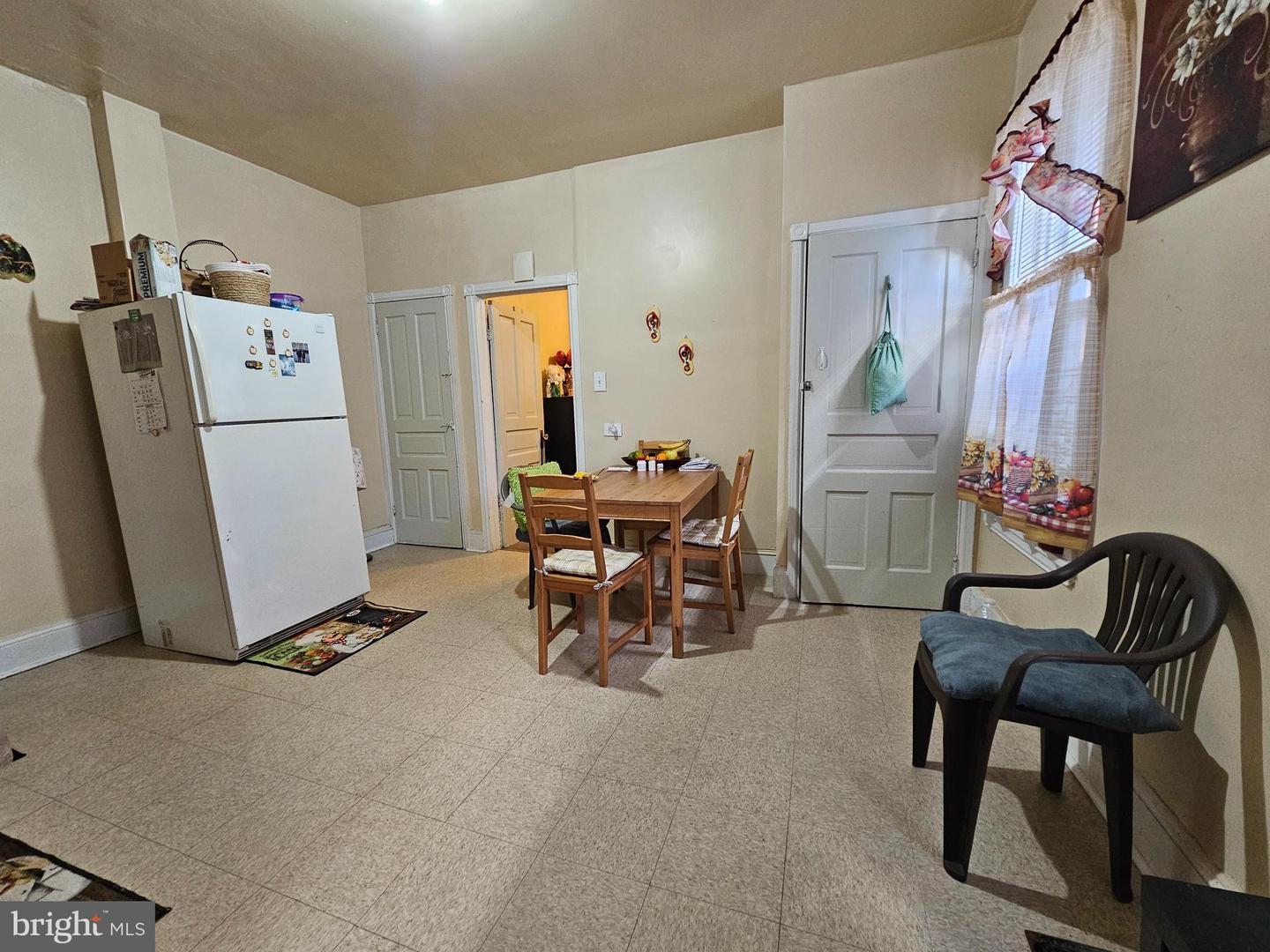 5515 N Fairhill St Property Photo 3