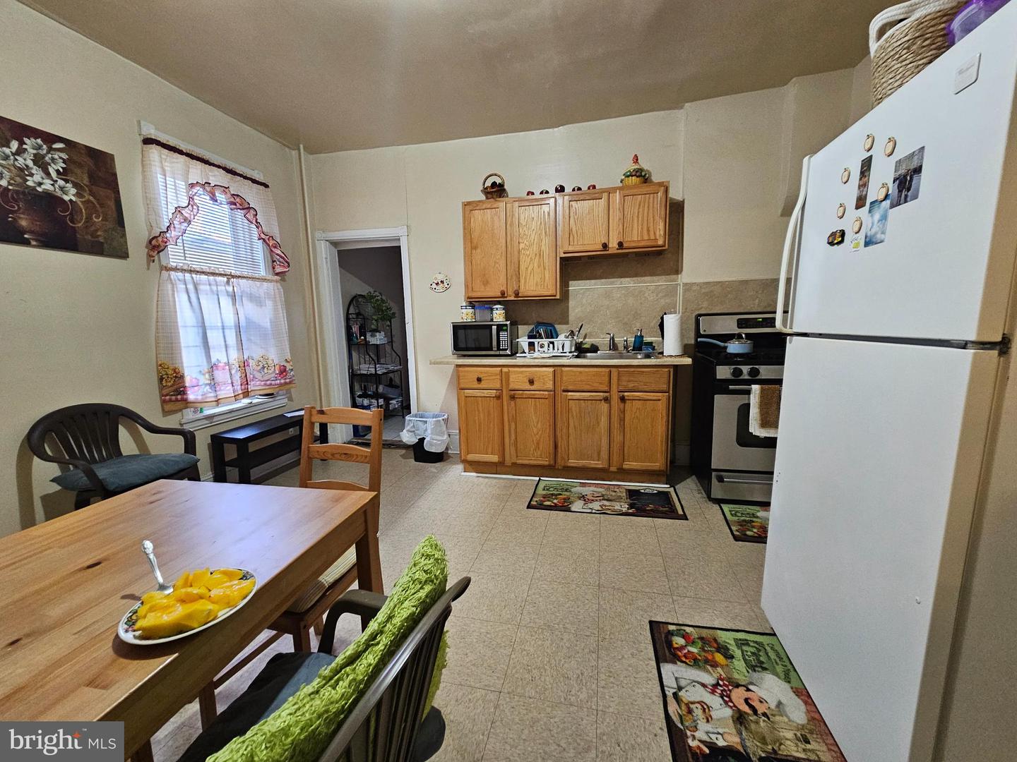 5515 N Fairhill St Property Photo 5
