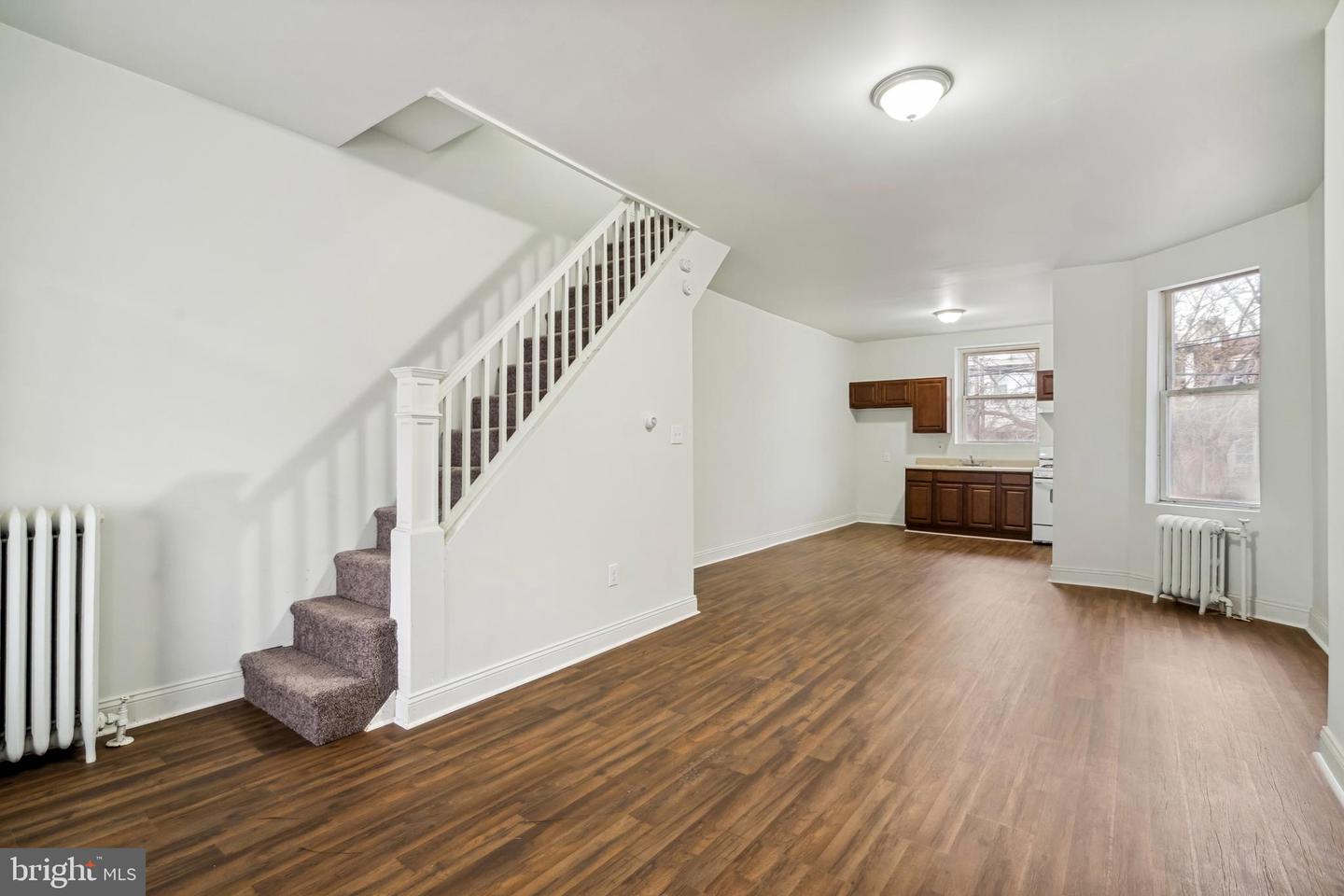 4914 N SMEDLEY ST Property Photo 1
