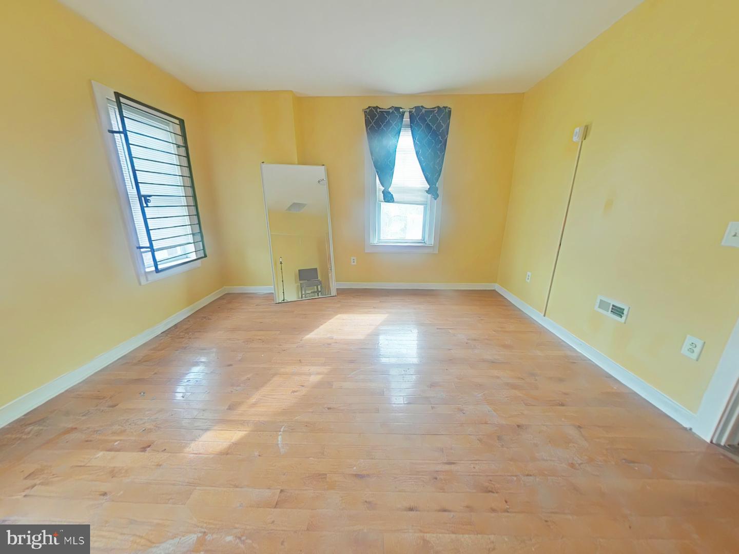 2215 W Lehigh Ave Property Photo 14