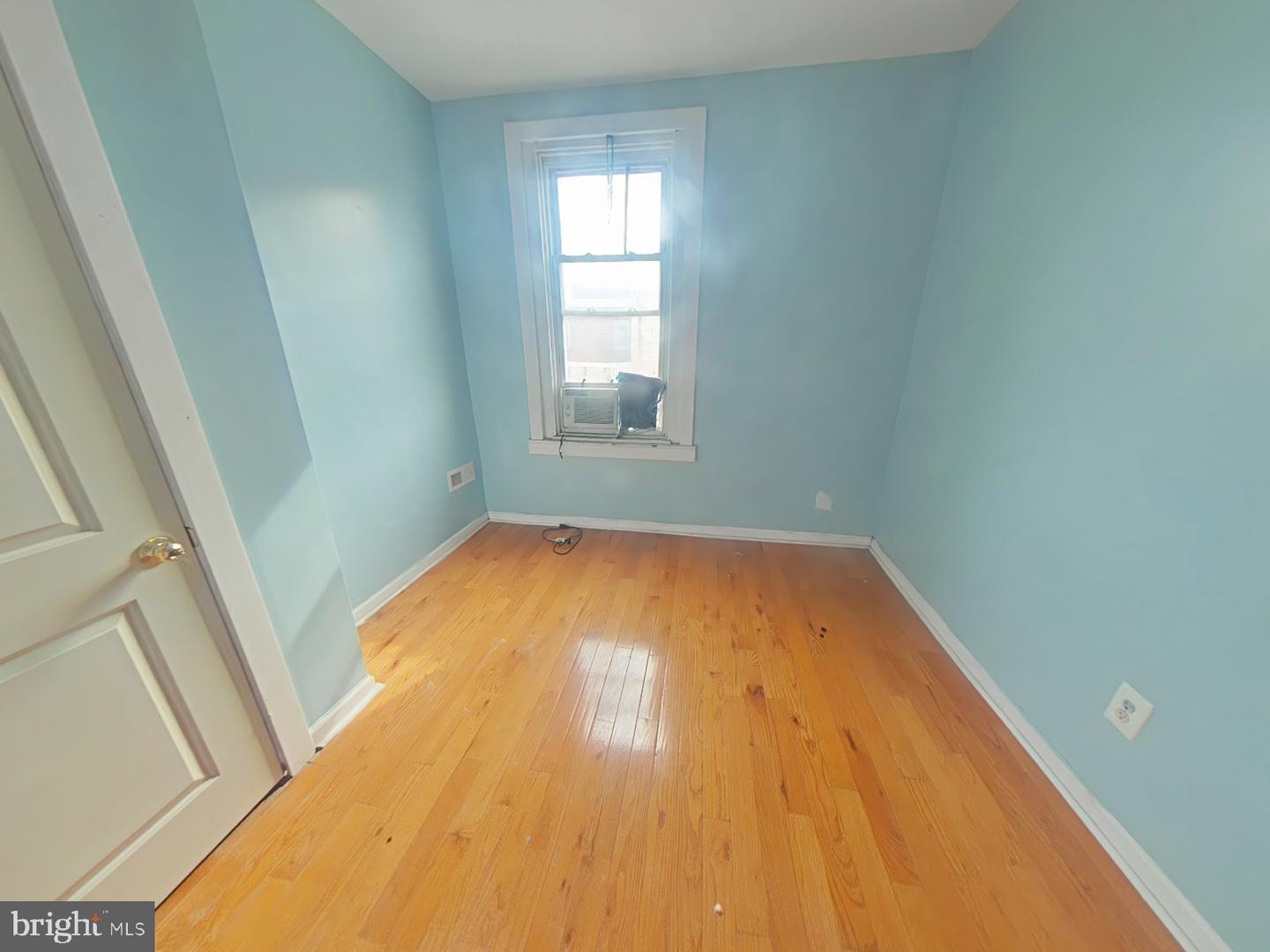 2215 W Lehigh Ave Property Photo 15