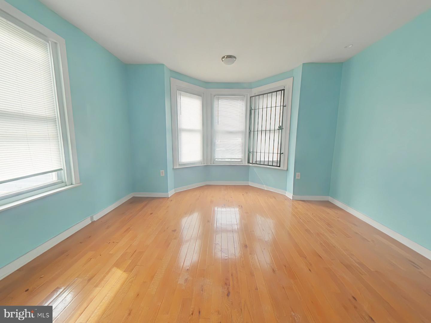 2215 W Lehigh Ave Property Photo 17