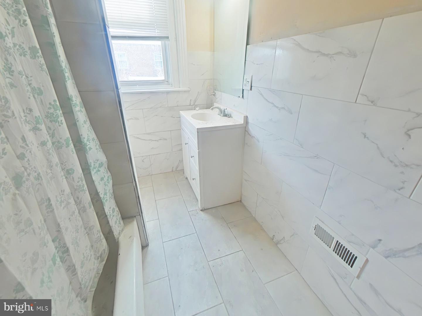 2215 W Lehigh Ave Property Photo 19