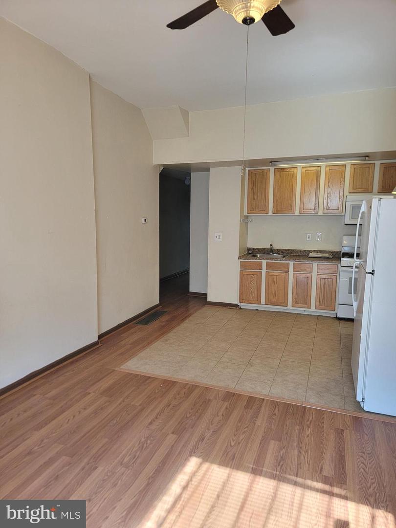 2917 W Girard Ave Property Photo 6