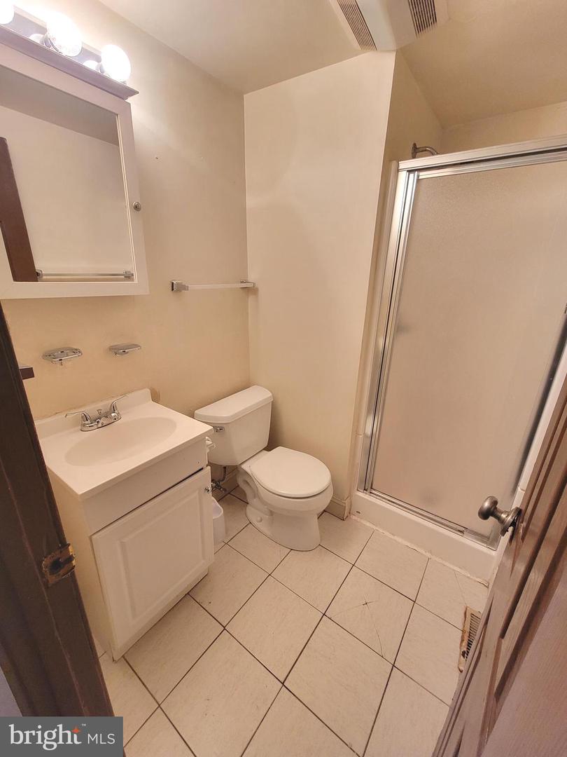 2917 W Girard Ave Property Photo 7