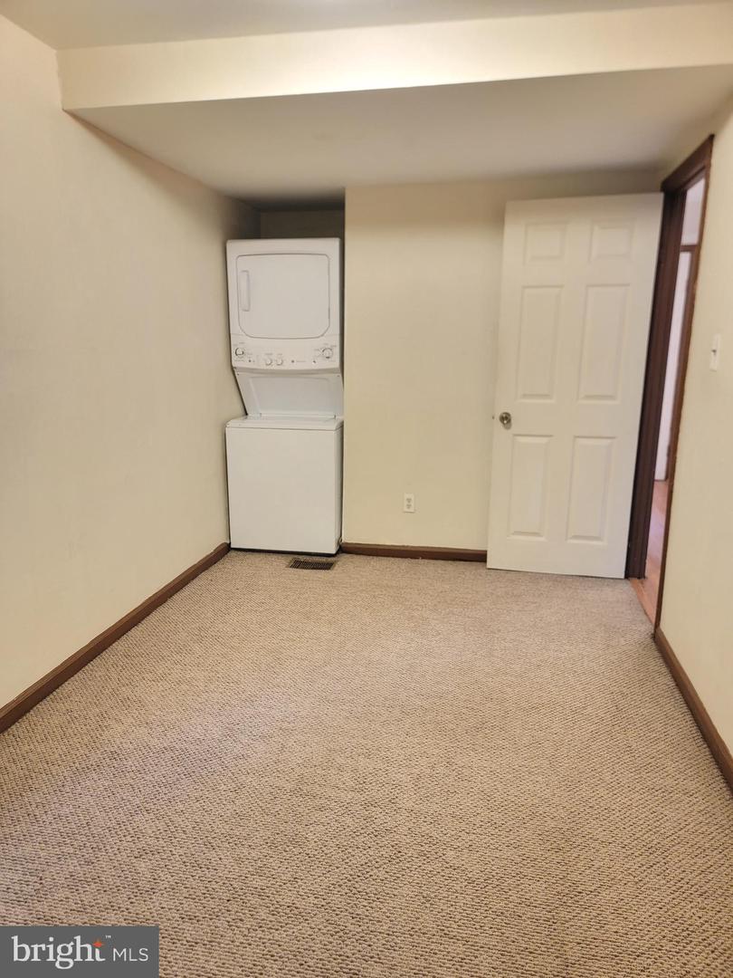 2917 W Girard Ave Property Photo 9