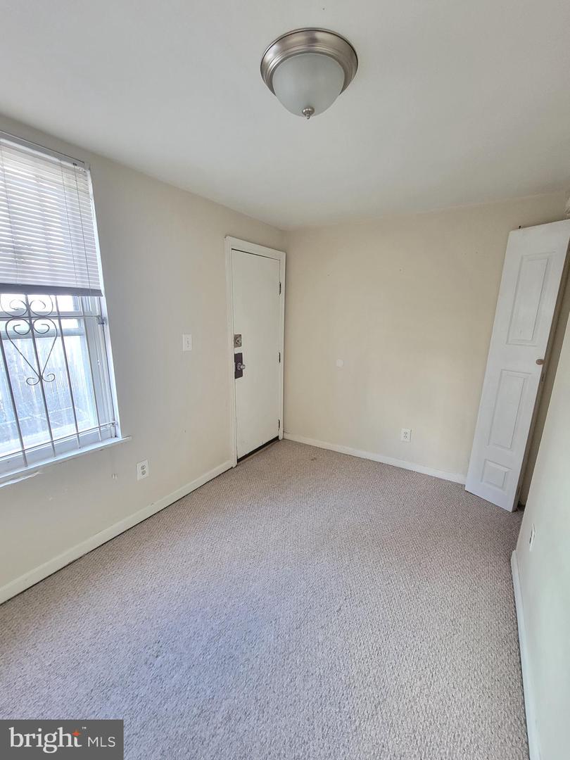 2917 W Girard Ave Property Photo 11