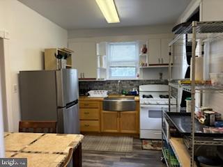 4615 Oakland St Property Photo 3