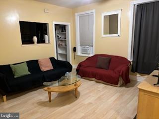 4615 Oakland St Property Photo 9