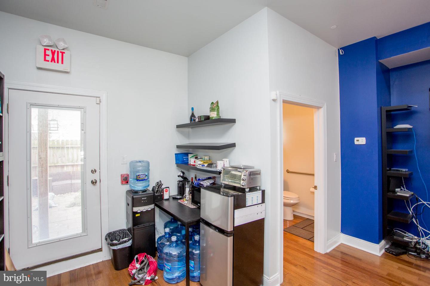 1860 Frankford Ave Property Photo 8