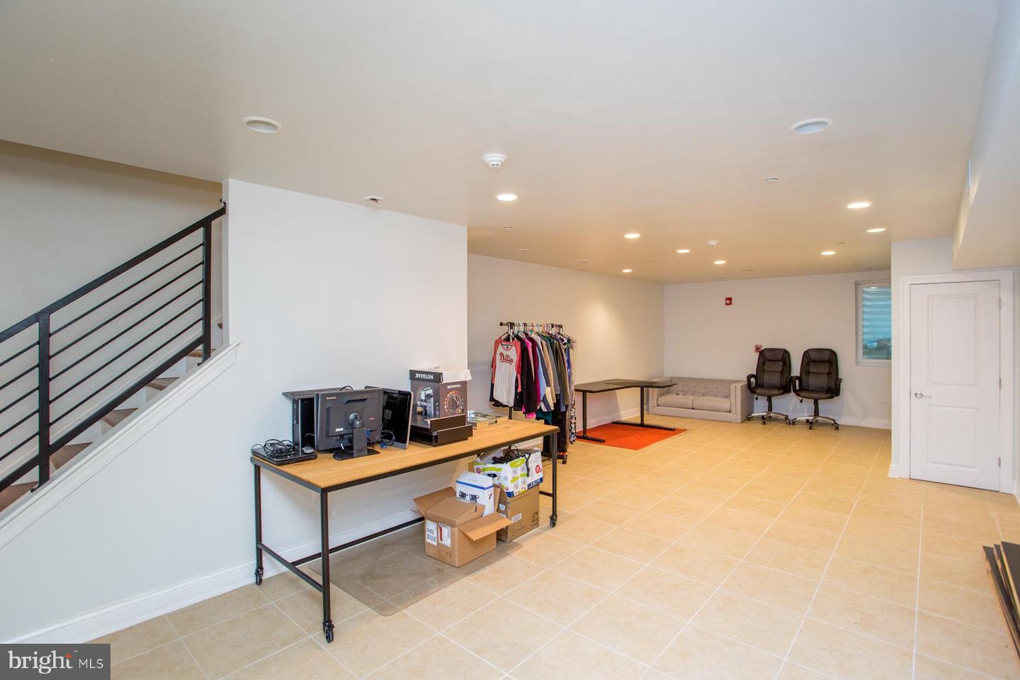 1860 Frankford Ave Property Photo 18