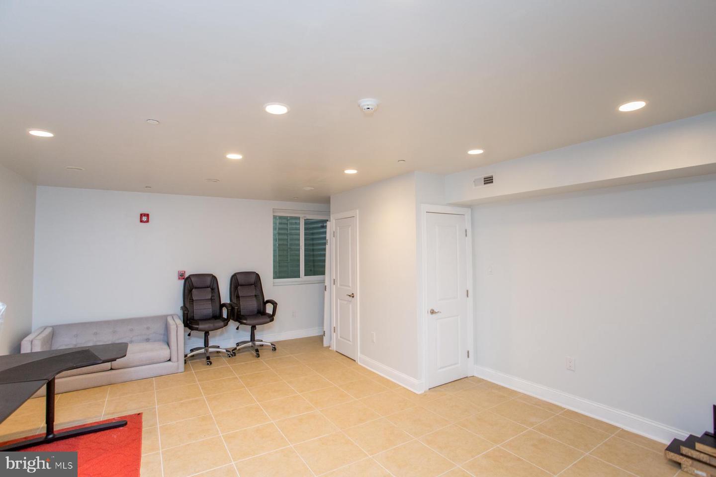 1860 Frankford Ave Property Photo 21