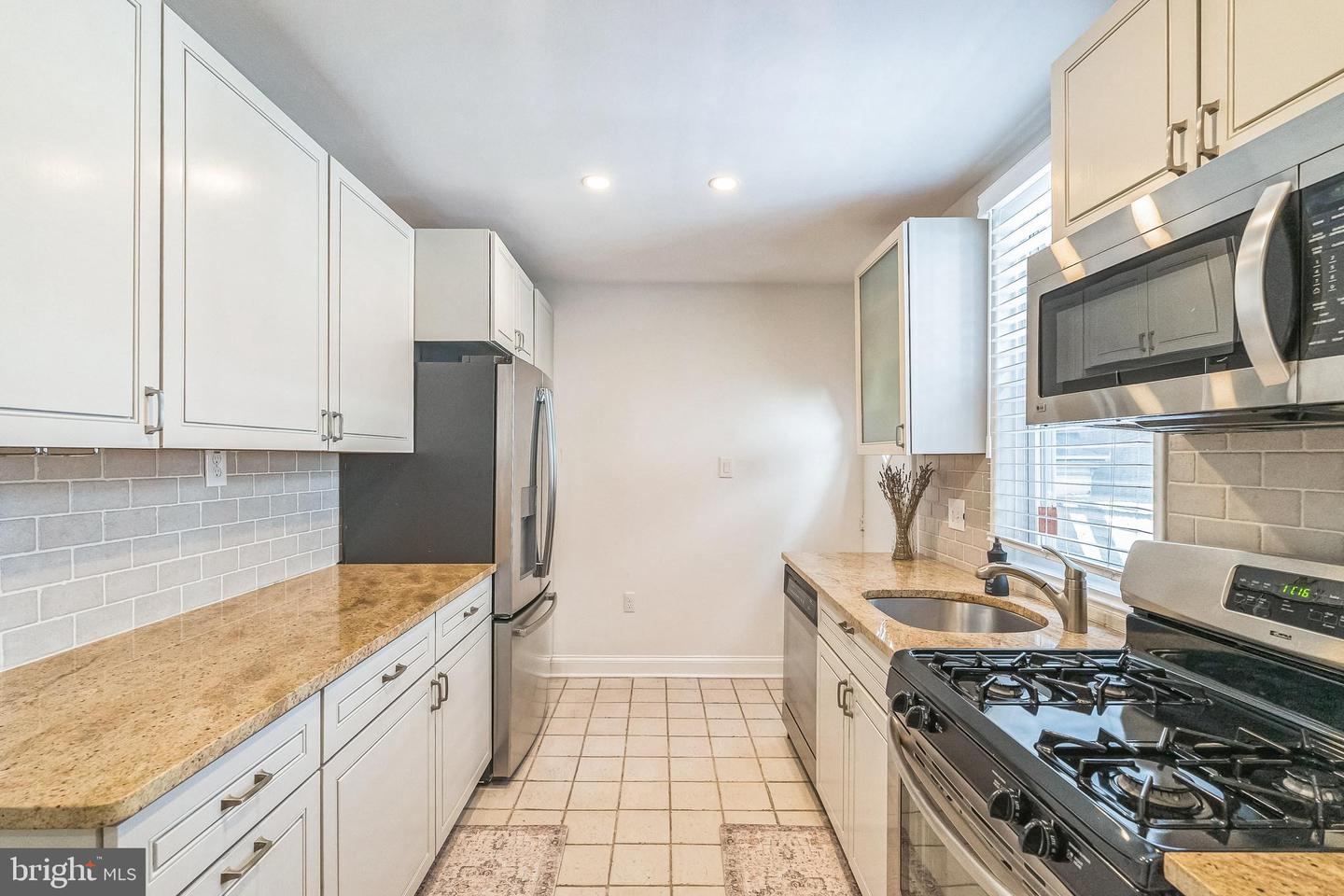 2444 Meredith St Property Photo 16