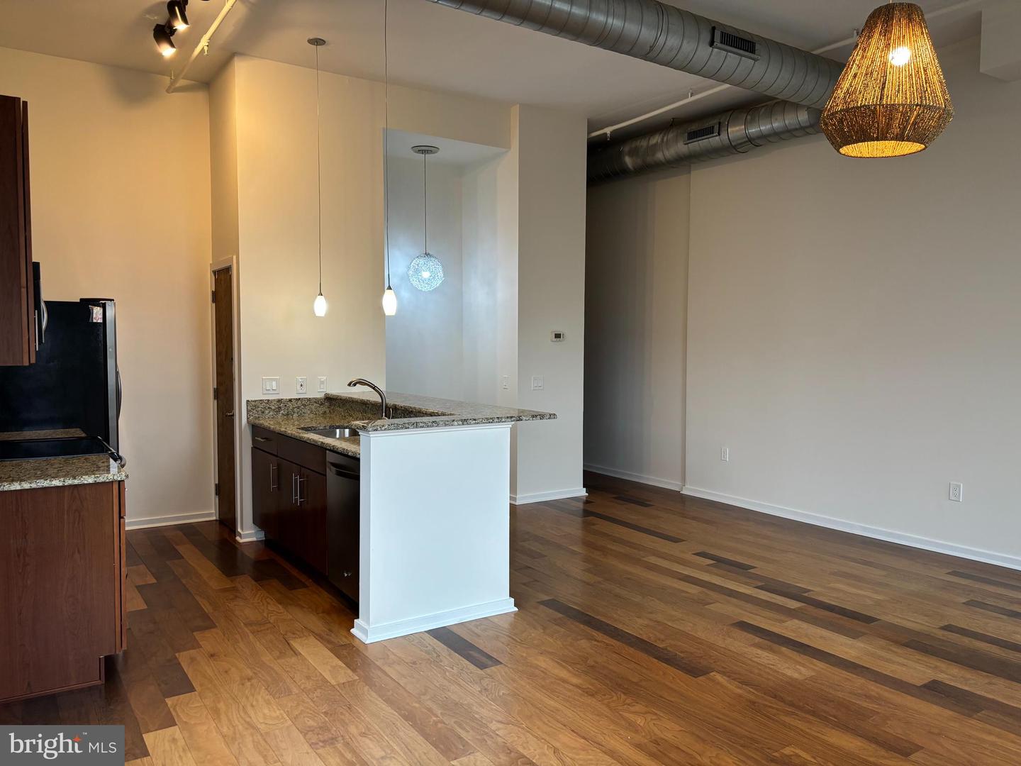 926 N 3rd St #3d Property Photo 6