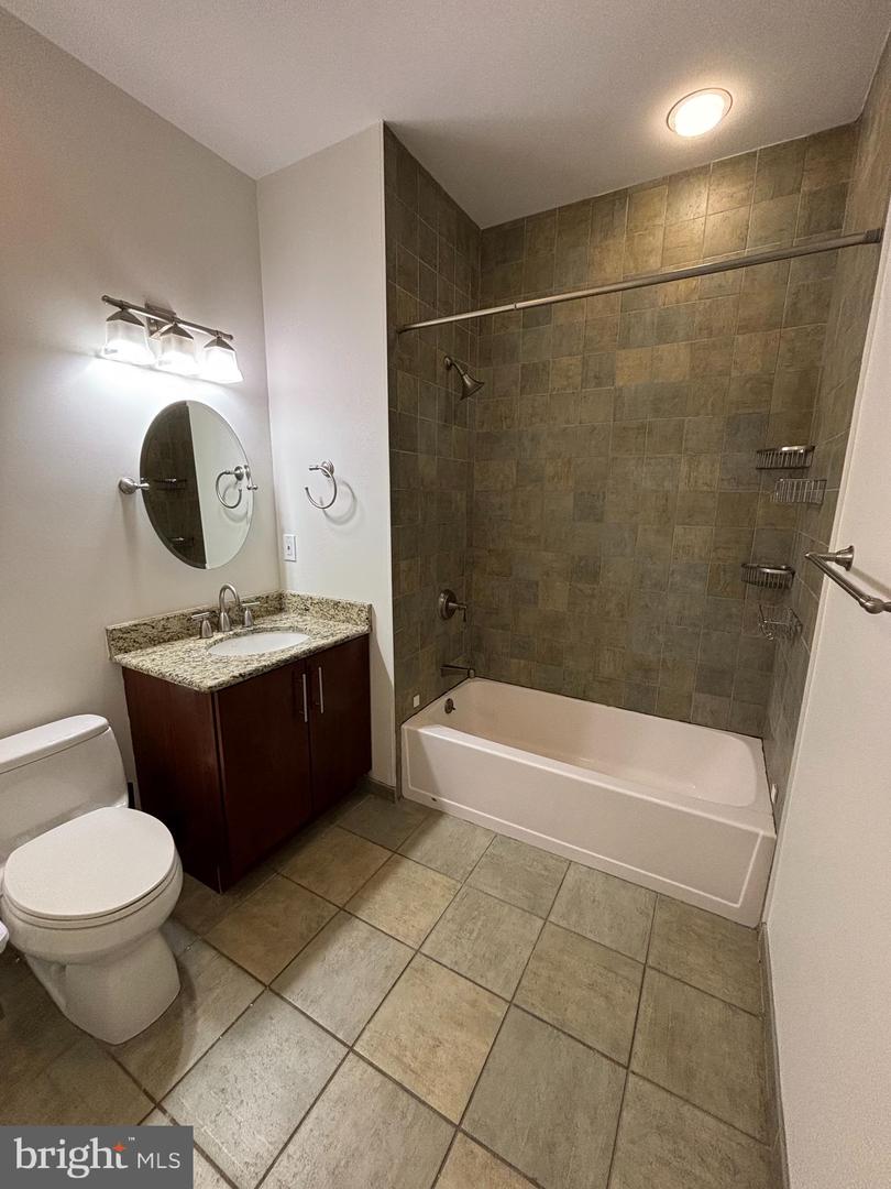 926 N 3rd St #3d Property Photo 12