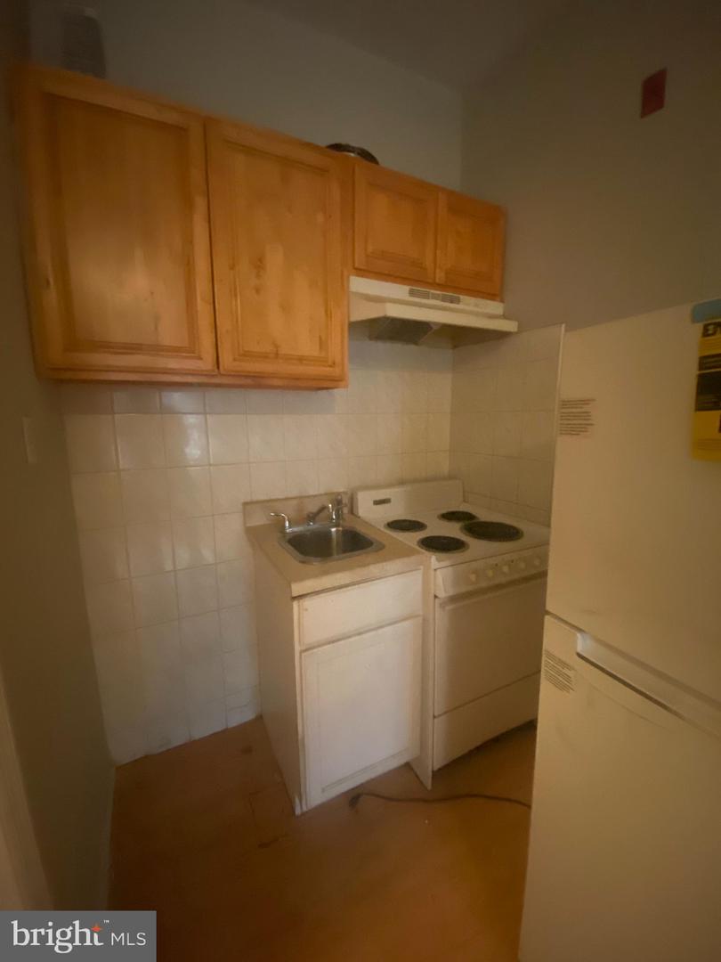 1705 W Erie Ave Property Photo 4