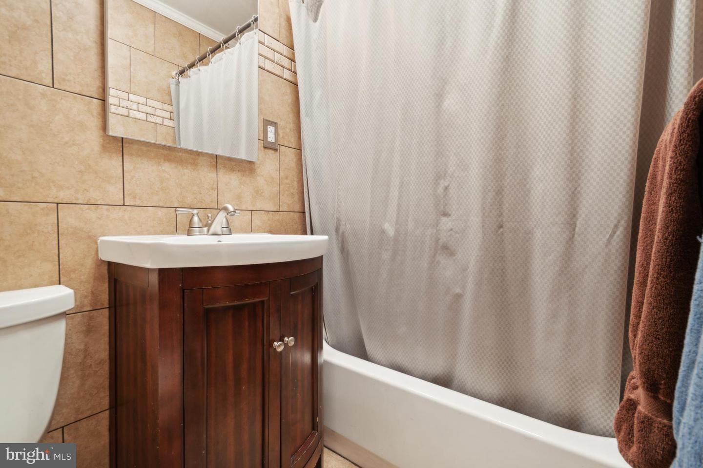 2534 E Somerset St Property Photo 9