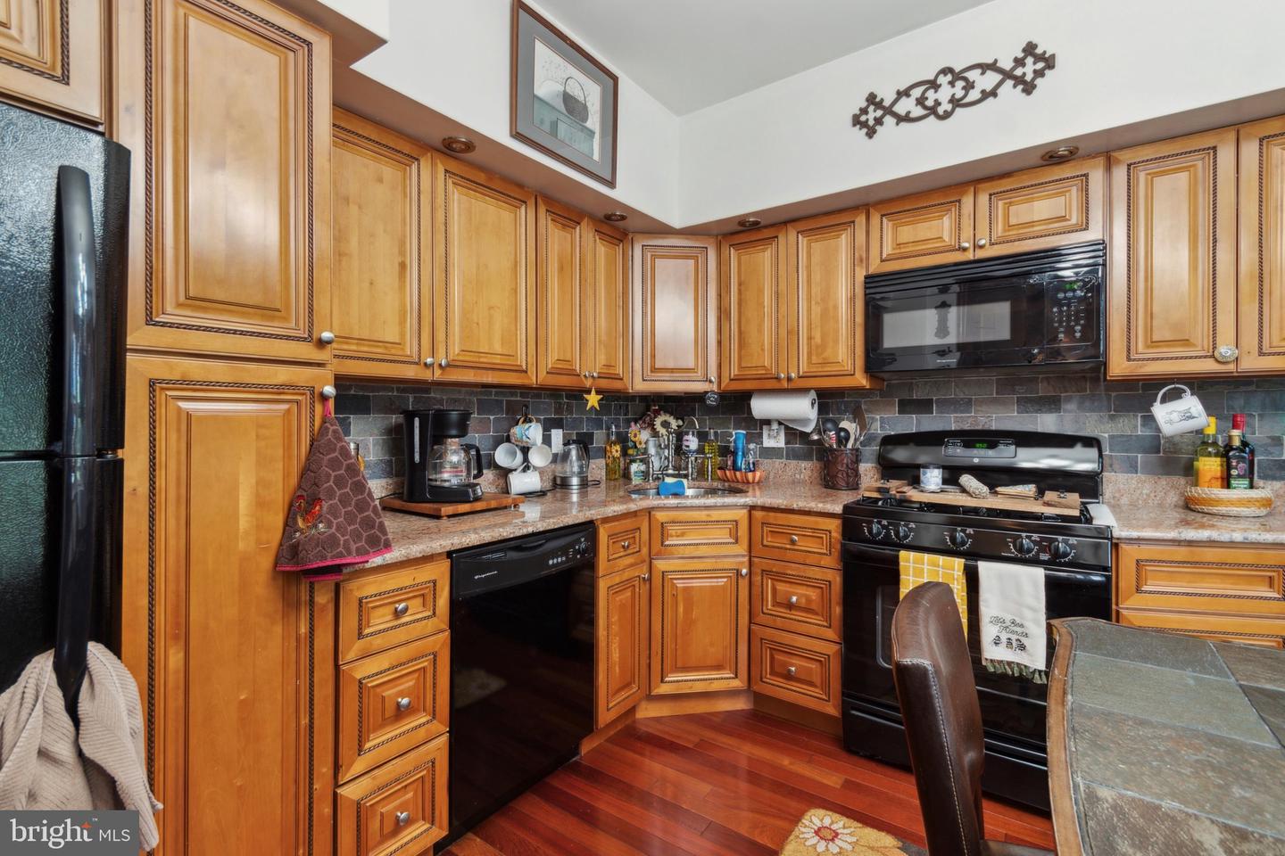 2534 E Somerset St Property Photo 28