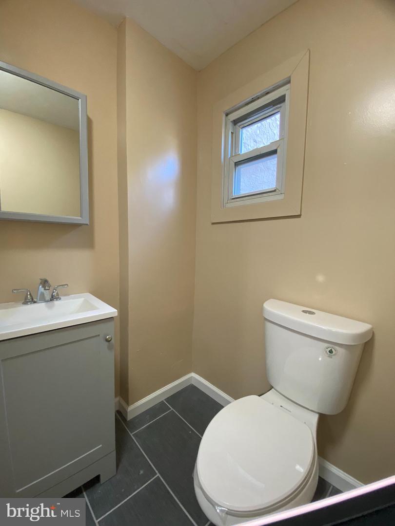864 N 40th St Property Photo 8