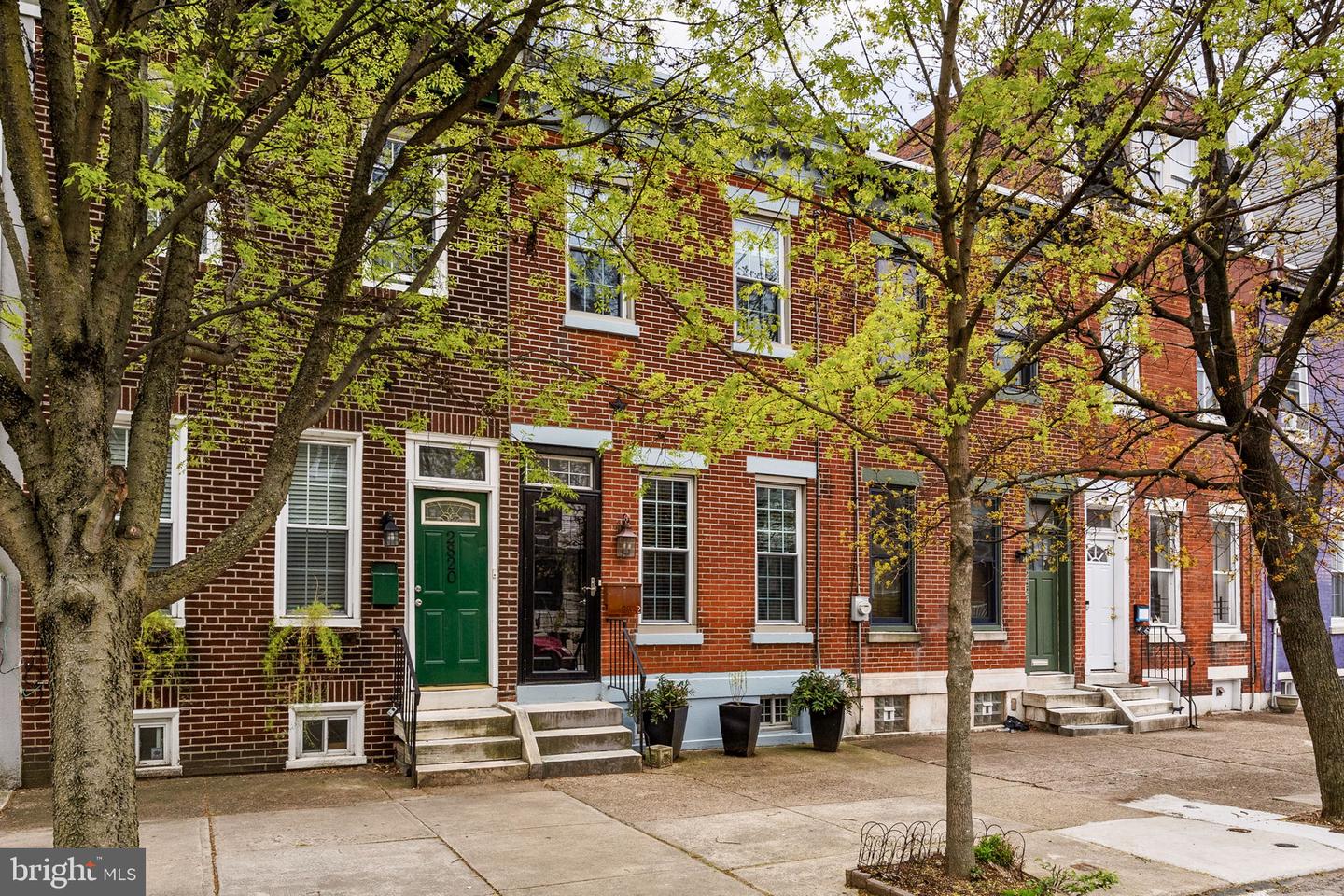 2822 Cambridge St Property Photo
