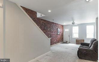 339 Tree St Property Photo 3