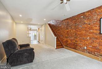339 Tree St Property Photo 4