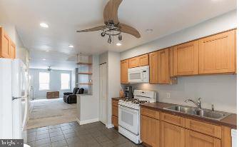 339 Tree St Property Photo 6