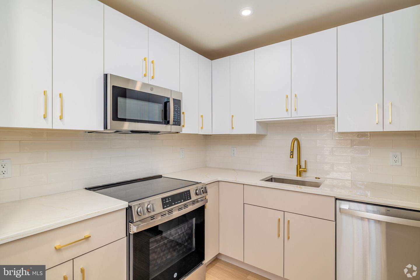 416 Vine St #206 Property Photo 3