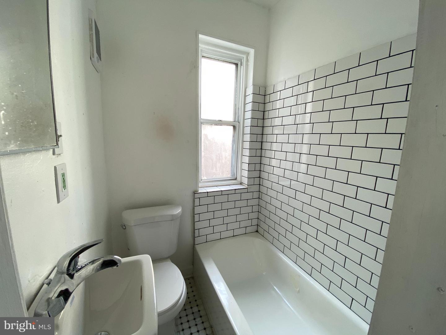 2303 N Cleveland St Property Photo 9