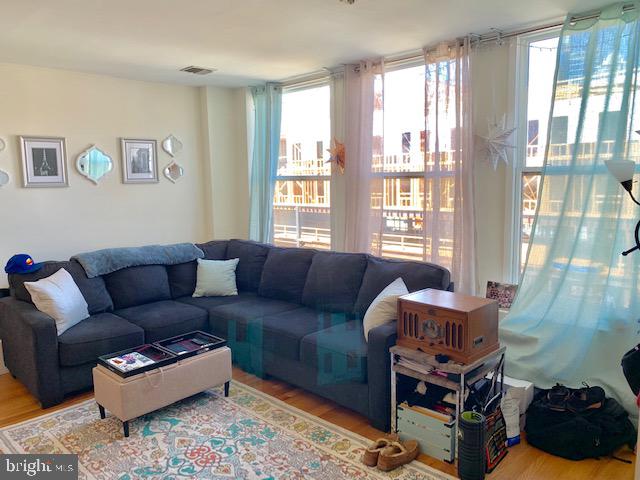 1520 Kater St #b Property Photo 4