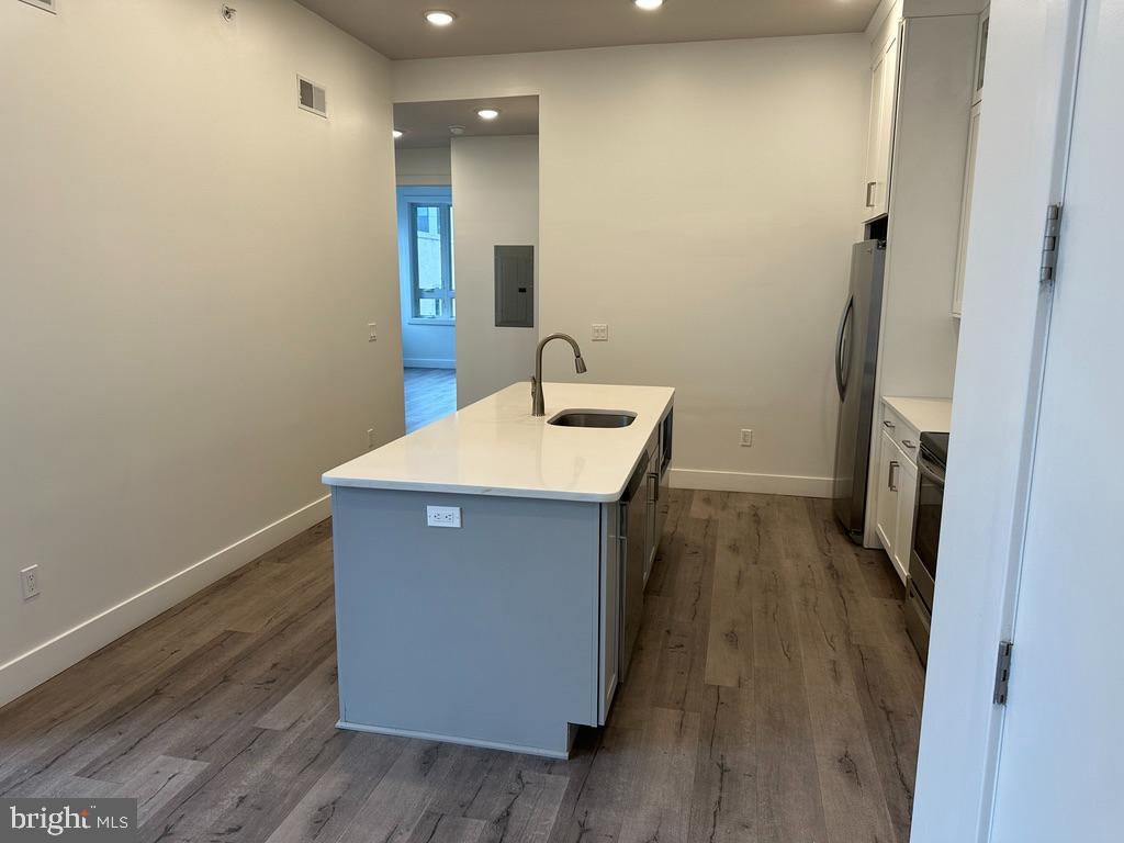 907 Leland St Property Photo 3