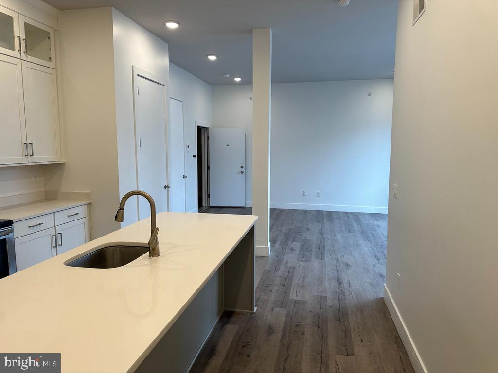907 Leland St Property Photo 6