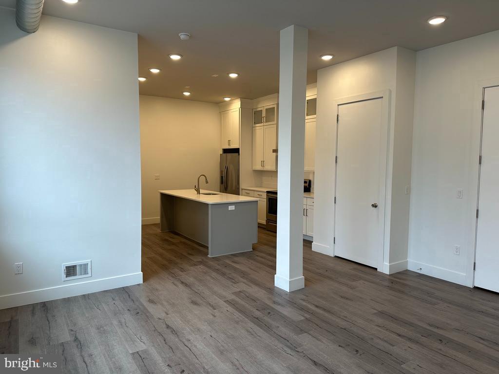 907 Leland St Property Photo 7