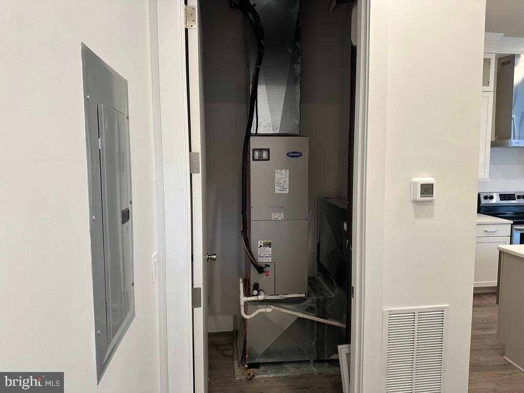 907 Leland St Property Photo 10