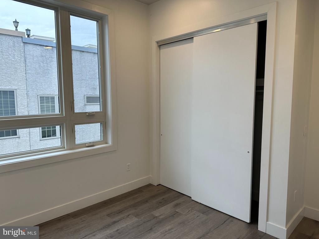 907 Leland St Property Photo 11