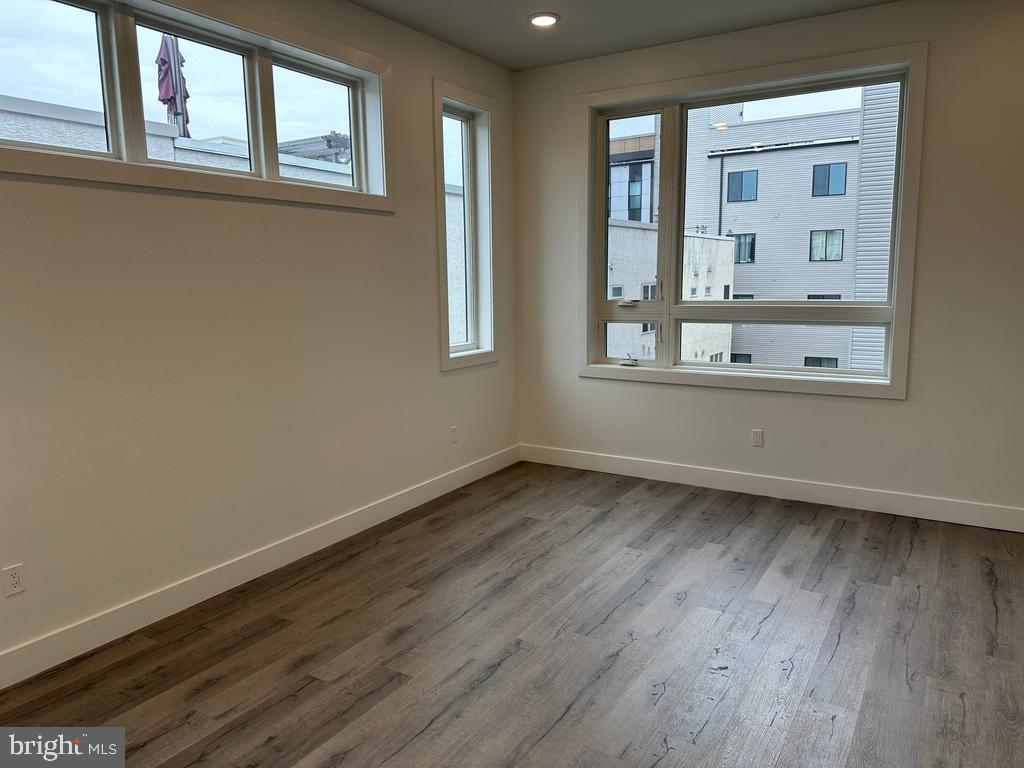 907 Leland St Property Photo 13