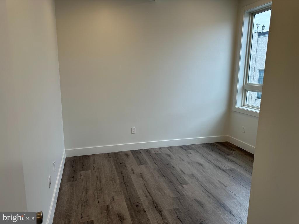907 Leland St Property Photo 17