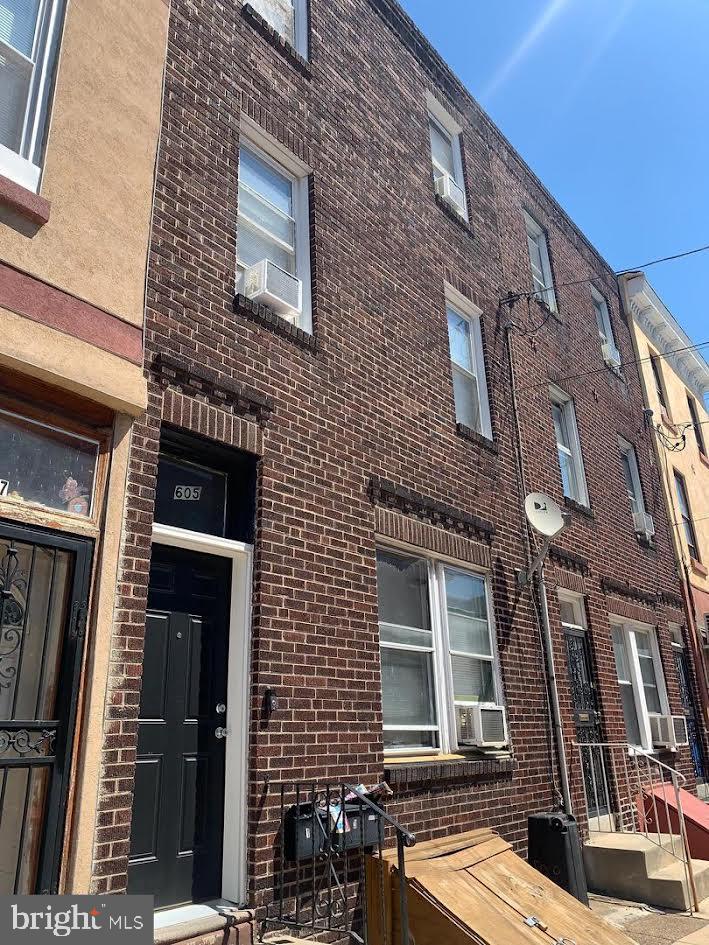 605 Dickinson St Property Photo 1
