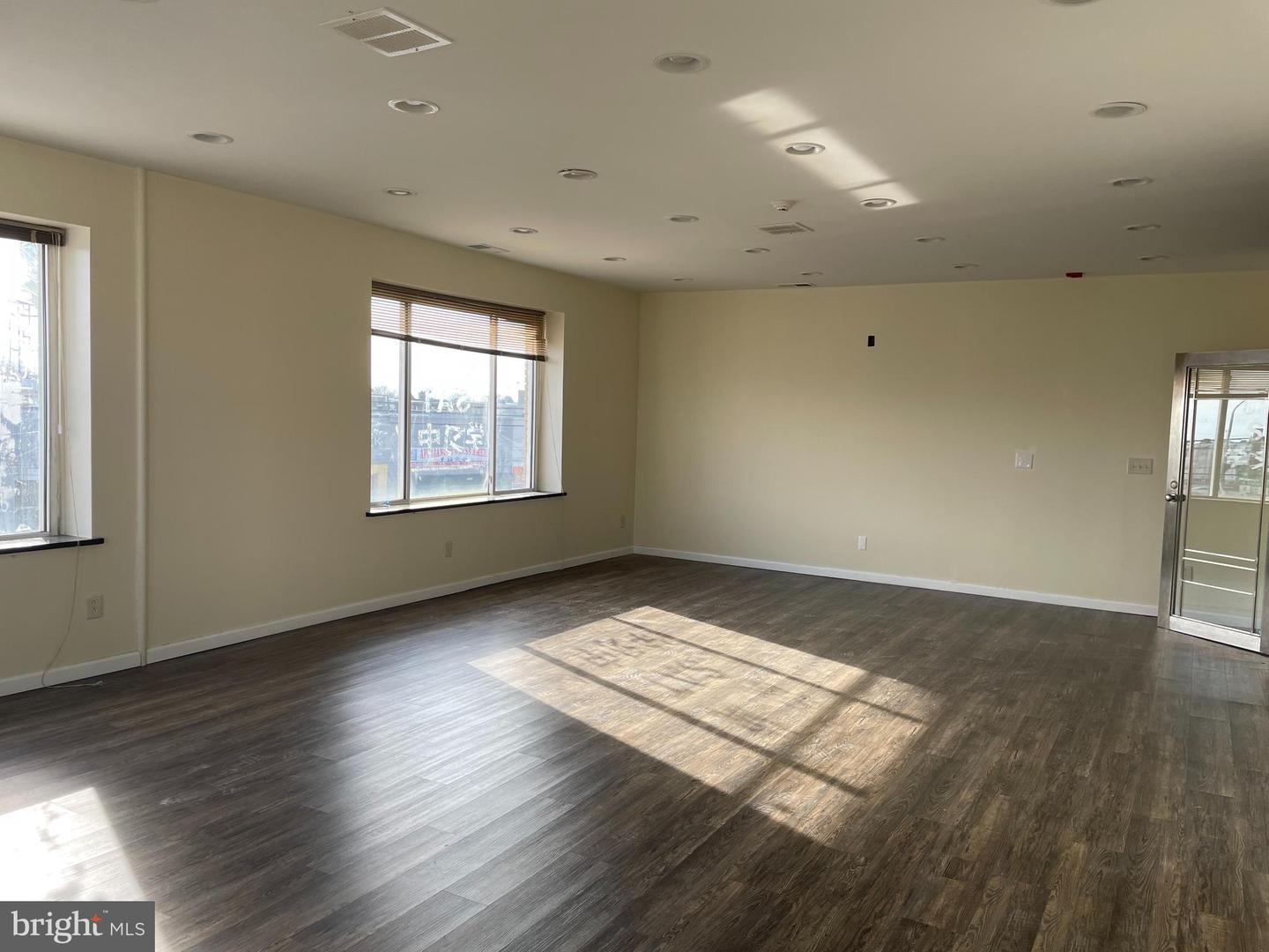 7260-64 Frankford Ave #2nd Floor Property Photo 3