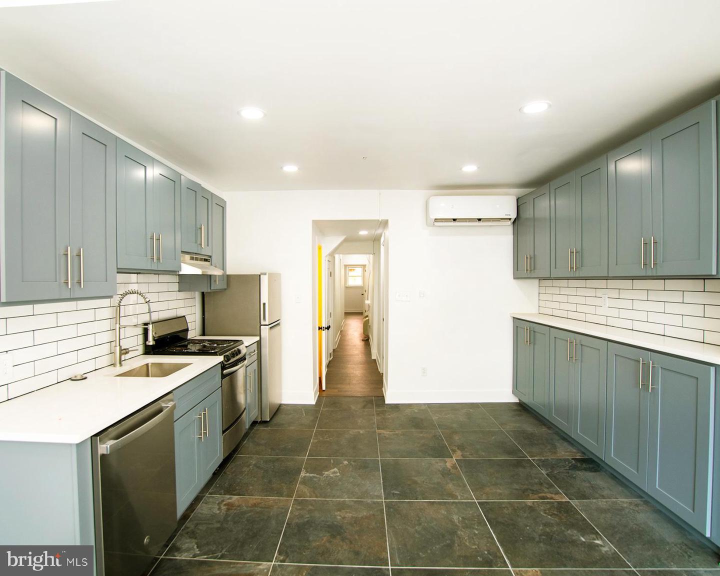 1413 Lombard St Property Photo 3
