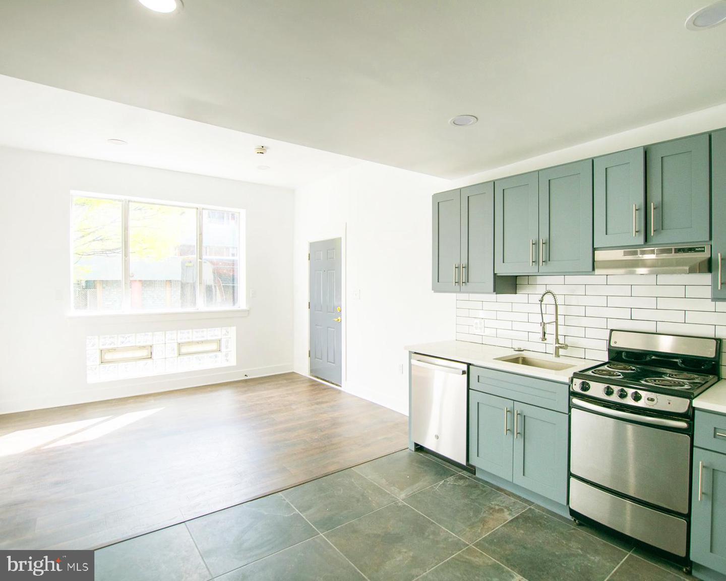 1413 Lombard St Property Photo 4