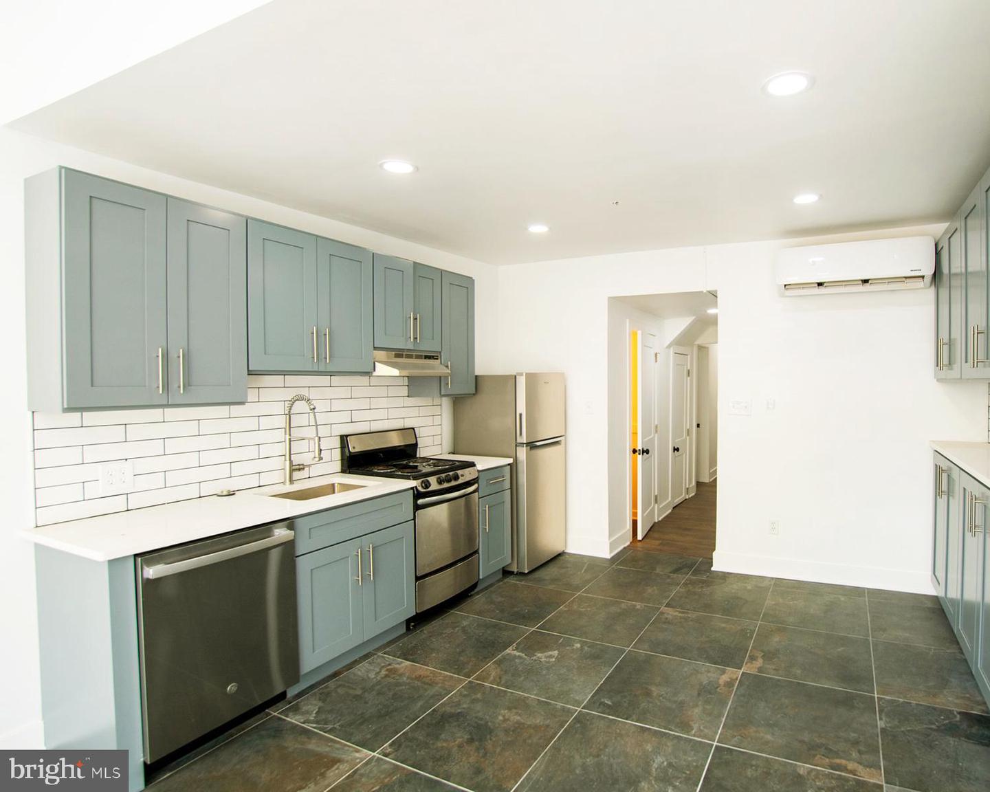 1413 Lombard St Property Photo 22